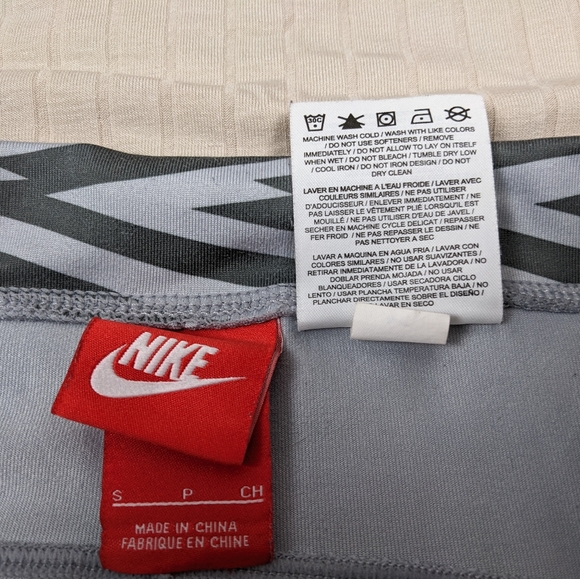 Nike Women's All Over Print AOP Striped Leggings Small Gray - Picture 5 of 9